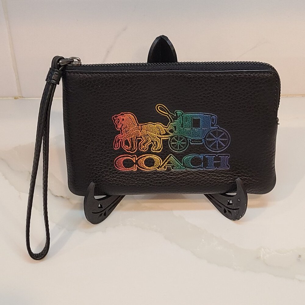 Corner Zip Wristlet With Rainbow Horse And Carriage NWOT Pride